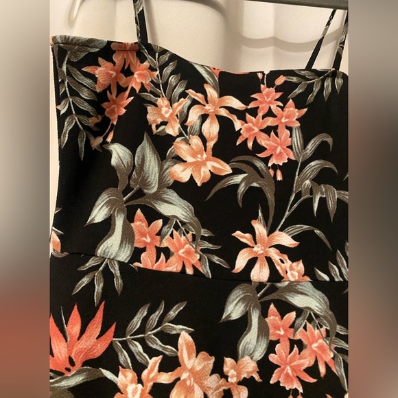 Beautiful floral dress *Nwot - Picture 3 of 5